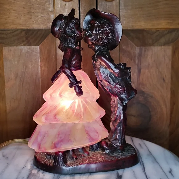 Romantic Silhouette Lamp with Pink Glow - Picture 8 of 12